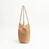 Bolso de hombro Melissa Beige taupé liso con cierre de imán.