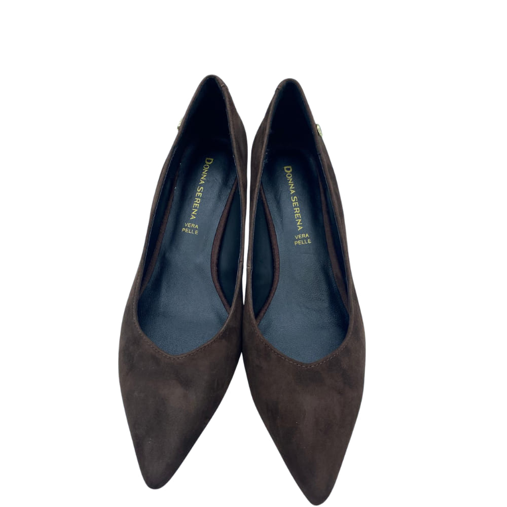 Zapato Salón Ante Marrón - Donna Serena frente con puntera fina