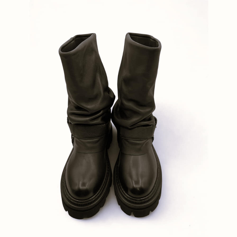 Bota Polaina Sport en Piel Marrón Choco frente con suela track