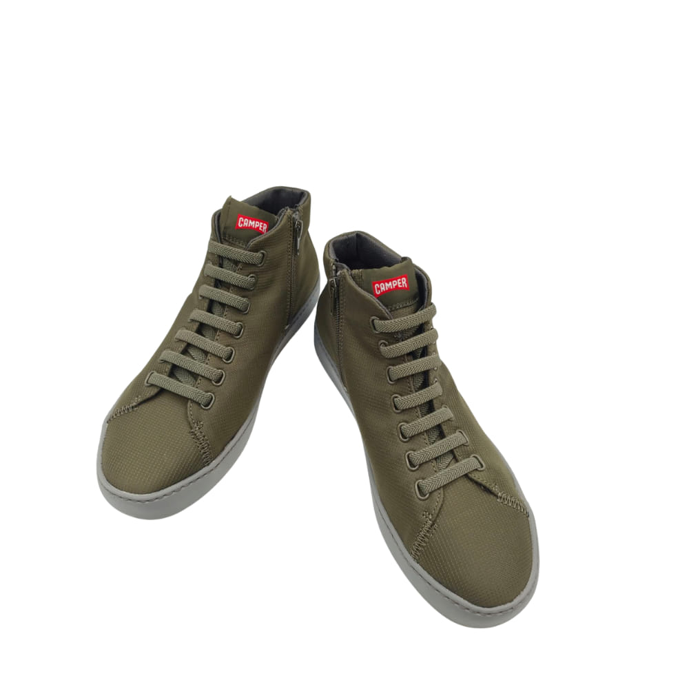 Deportivas Camper chico en verde kaki frente estilo casual